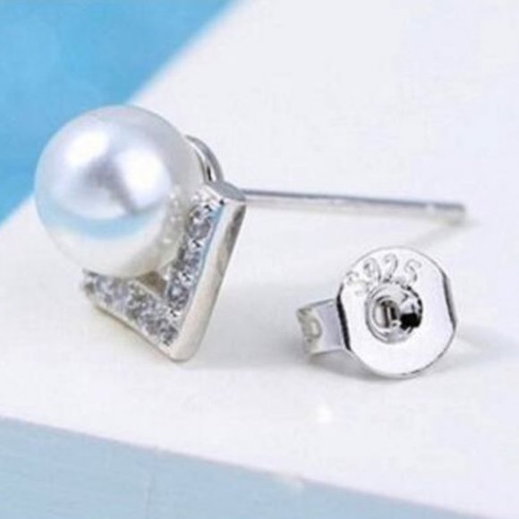 NEW Sterling Silver PEARL Shevron Earrings - Picture 3 of 4